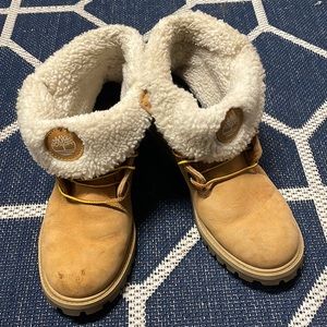 Youth size timberland boots with Sherpa lining